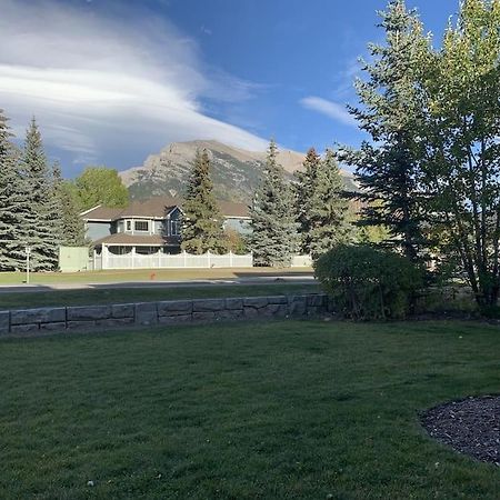 New! Cozy Rocky Mountain Chalet Managed By Little Sister Getaways Canmore Exterior foto