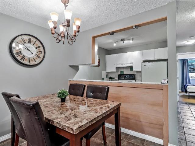 New! Cozy Rocky Mountain Chalet Managed By Little Sister Getaways Canmore Exterior foto